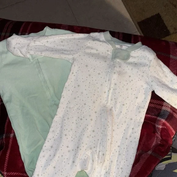 17 Piece Baby Girl Clothing Bundle 3-6 Months